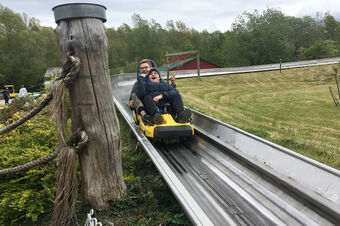 Auf der Sommerrodelbahn